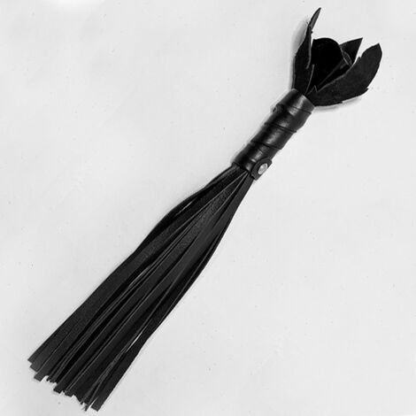 Плетка для БДСМ с кожаным хвостом и лаковой розой Чёрная Роза 40 см., черная
