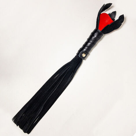 Плетка для БДСМ с замшевым хвостом и лаковой розой Чёрная Роза 40 см., черно-красная