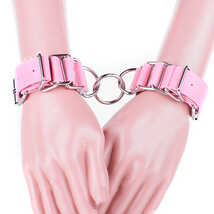 Узкие наручники из экокожи с металлической фурнитурой, неразъёмные, розовые