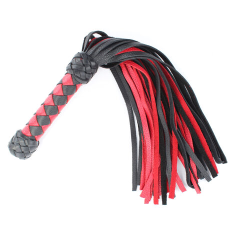 Классическая многохвостая плеть с плетеной ручкой укороченная, черно-красная